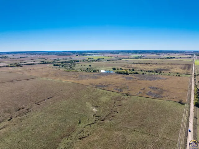 $1 | 0 11th Street, Clay Center, KS 67432