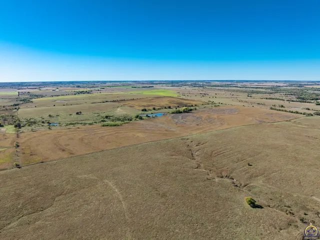 $1 | 0 11th Street, Clay Center, KS 67432