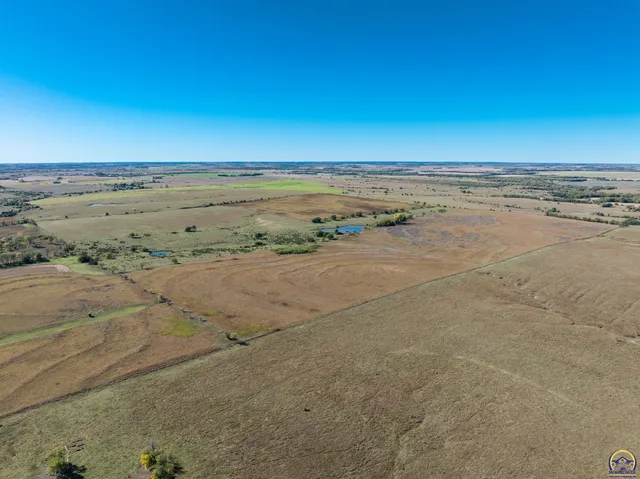 $1 | 0 11th Street, Clay Center, KS 67432