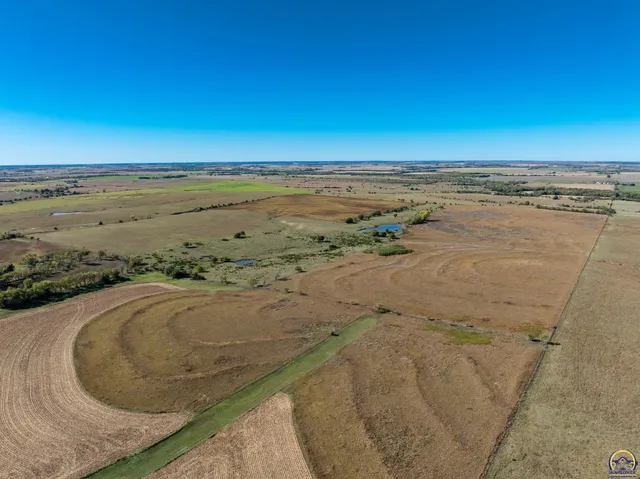 $1 | 0 11th Street, Clay Center, KS 67432