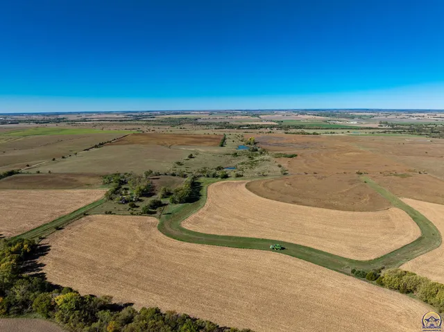 $1 | 0 11th Street, Clay Center, KS 67432