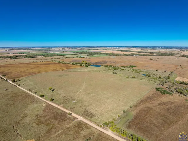 $1 | 0 11th Street, Clay Center, KS 67432