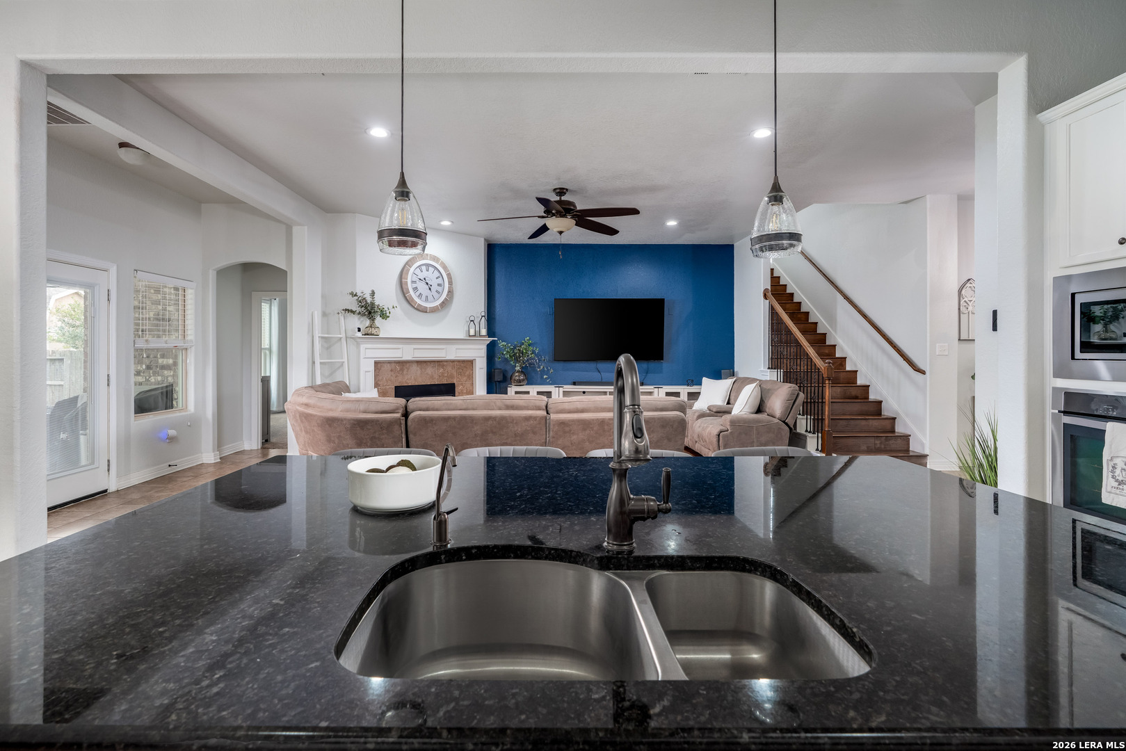 11331 Massive Mount Helotes, TX 78023 - Photo 8 of 31