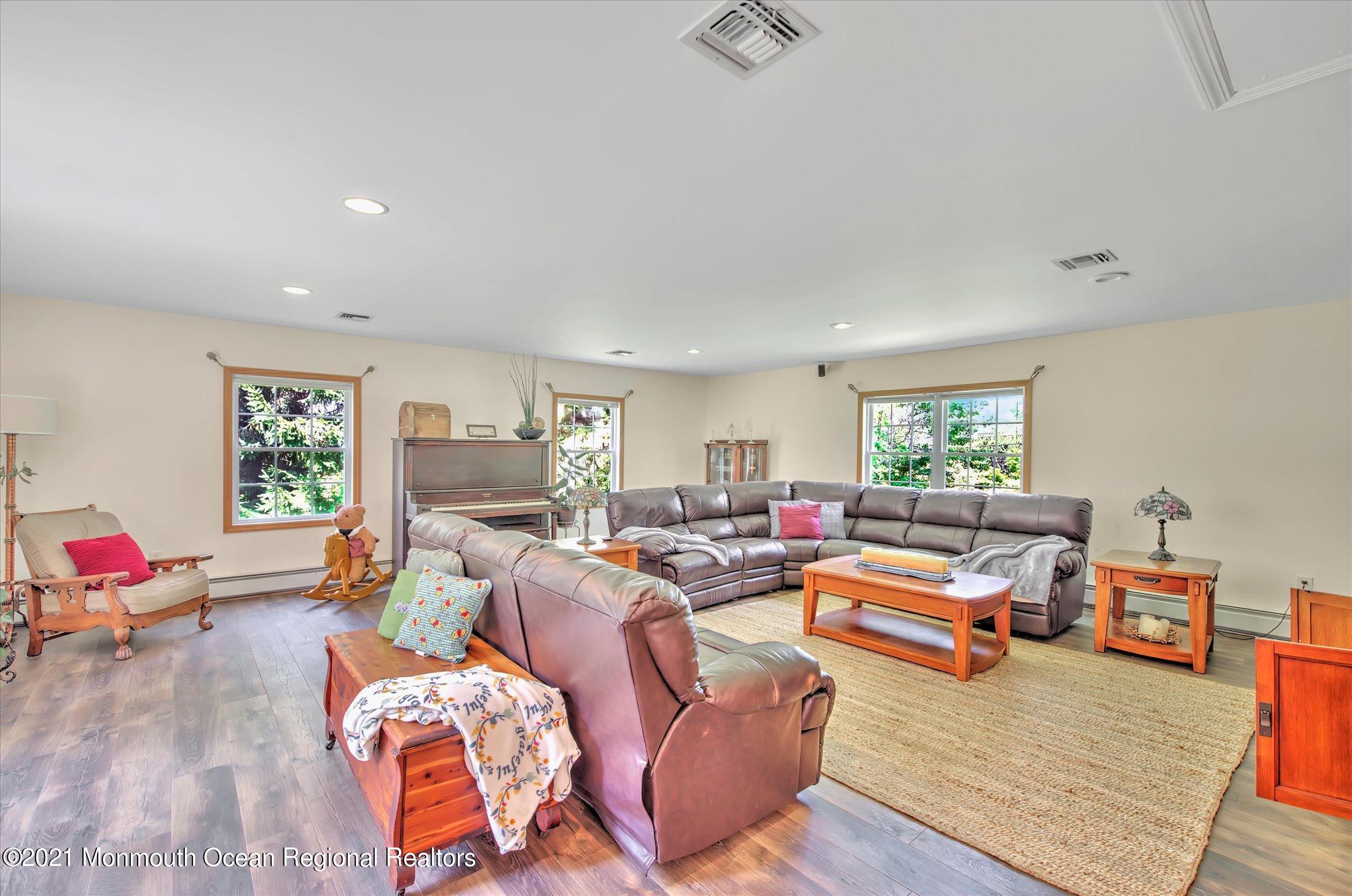 87 Millhurst Road Manalapan, NJ 07726 - Photo 18 of 44 20-DEN