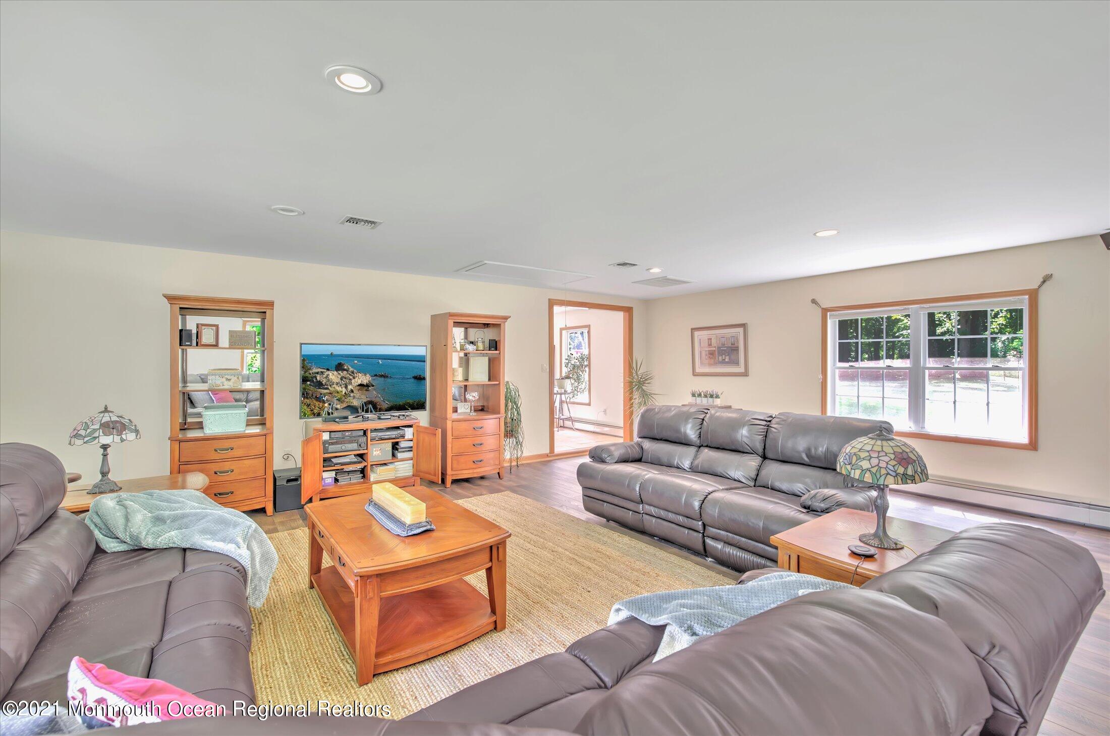 87 Millhurst Road Manalapan, NJ 07726 - Photo 20 of 44 22-DEN