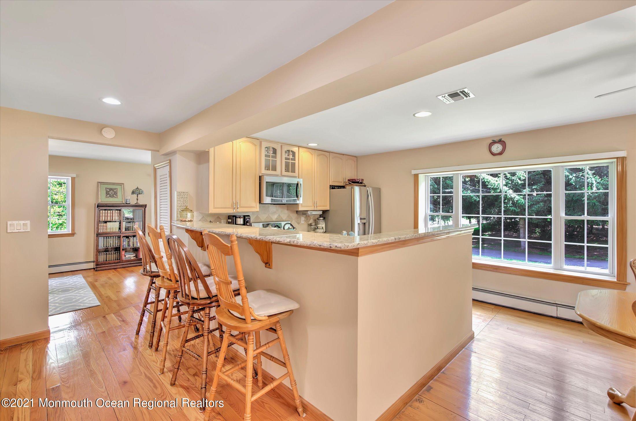 87 Millhurst Road Manalapan, NJ 07726 - Photo 4 of 44 08-KITCHEN