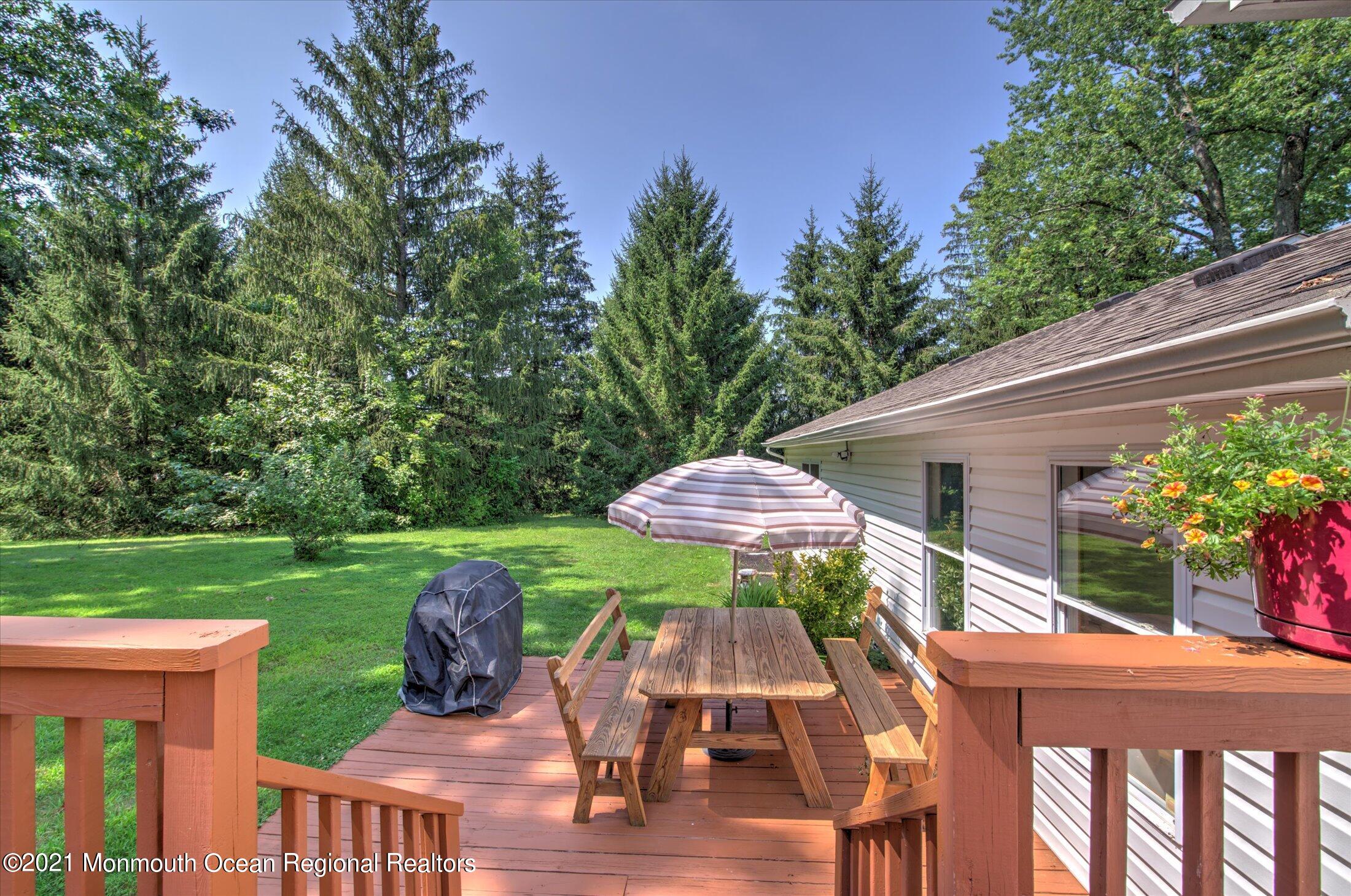 87 Millhurst Road Manalapan, NJ 07726 - Photo 40 of 44 29-DECK
