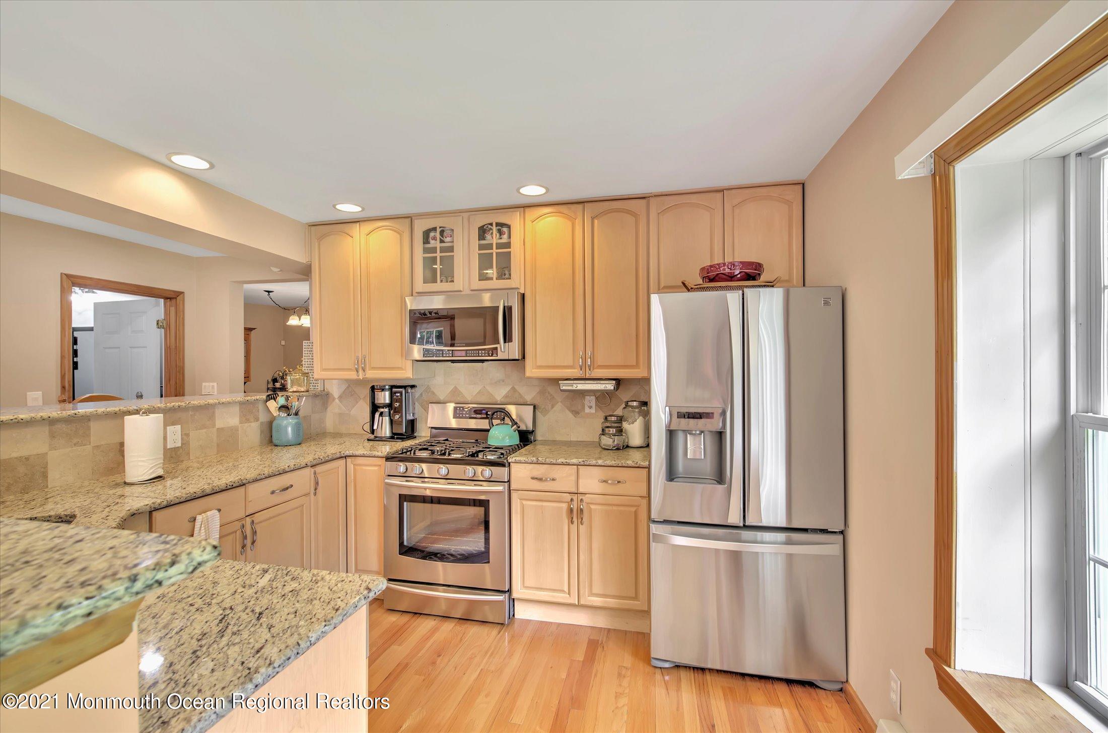 87 Millhurst Road Manalapan, NJ 07726 - Photo 6 of 44 10-KITCHEN