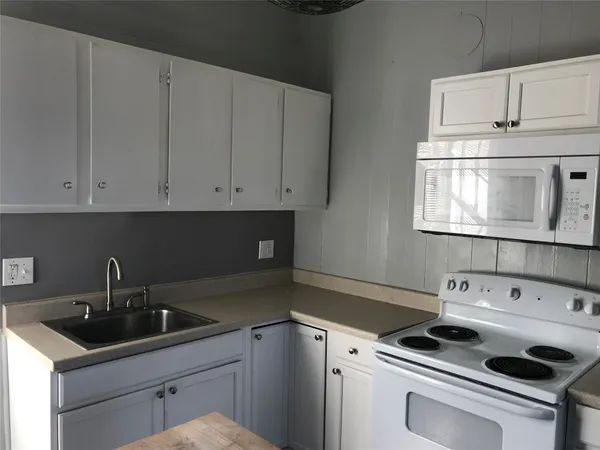 $1,000 | 2127 Avenue K, Unit UP, Galveston, TX 77550