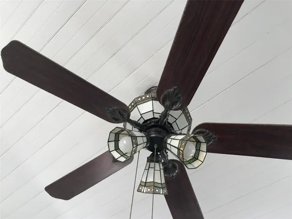 $1,000 | 2127 Avenue K, Unit UP, Galveston, TX 77550