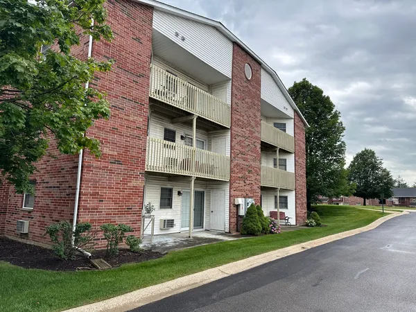 $1,300 | 551 Leah Lane, Unit 3B, Woodstock, IL 60098