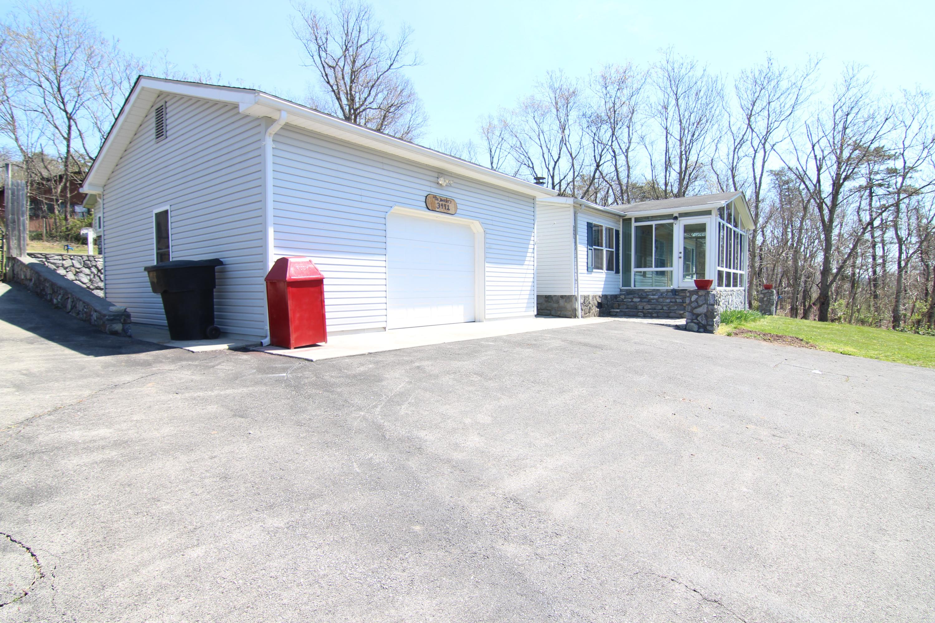 3441 Rusty Road Salem, VA 24153 - Photo 2 of 28 IMG_3892