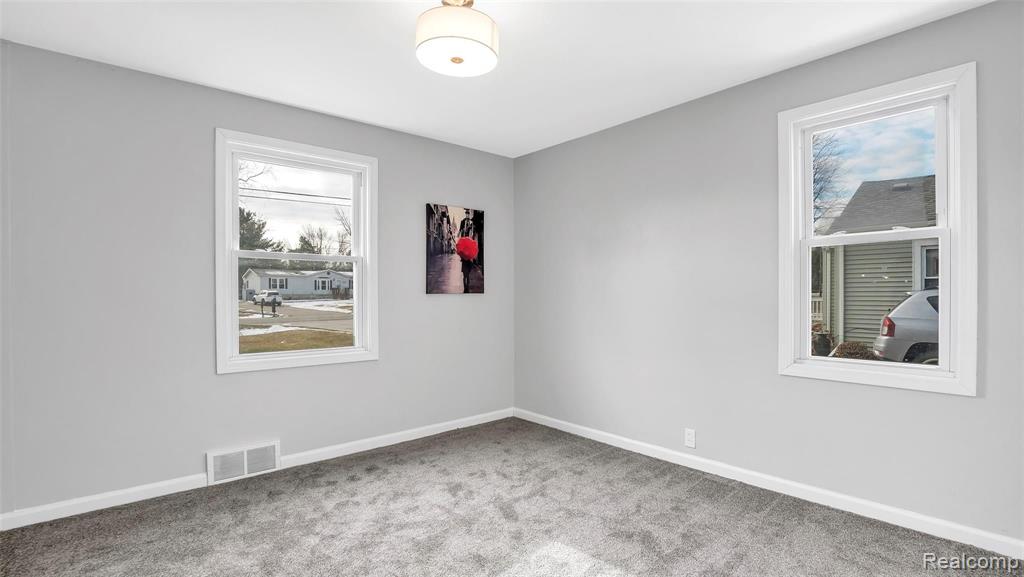 3519 East Carpenter Road Flint, MI 48506 - Photo 8 of 35