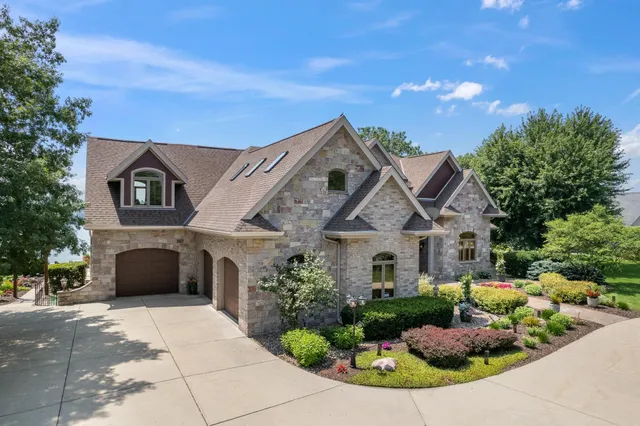 $2,899,900 | E12261 Timber Rdg Trail, Prairie du Sac, WI 53578
