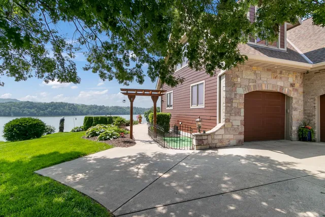 $2,899,900 | E12261 Timber Rdg Trail, Prairie du Sac, WI 53578
