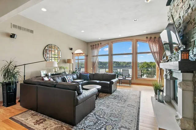 $2,899,900 | E12261 Timber Rdg Trail, Prairie du Sac, WI 53578