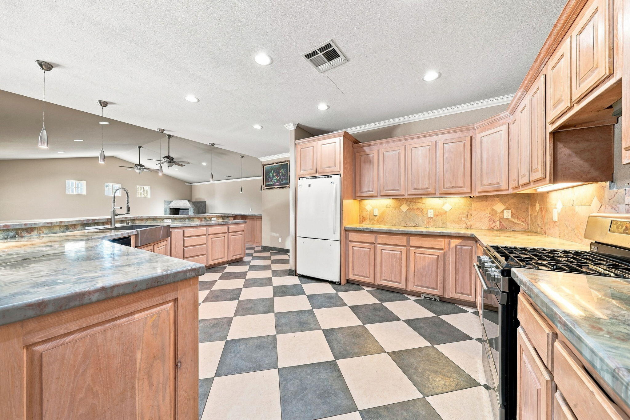 11574 Quartz Hill Road Redding, CA 96003 - Photo 9 of 37 11-web-or-mls-BiggerFlow Real Estate Med