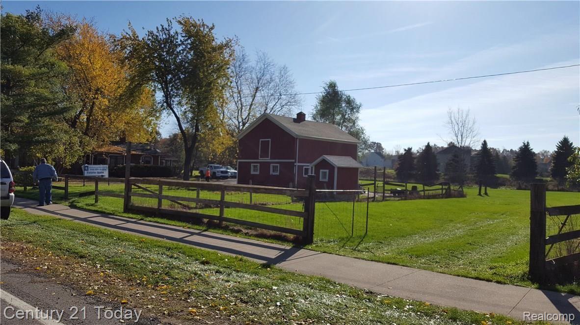5285 Oakhill Road Clarkston, MI 48348 - Photo 14 of 17 20161105_114723.jpg