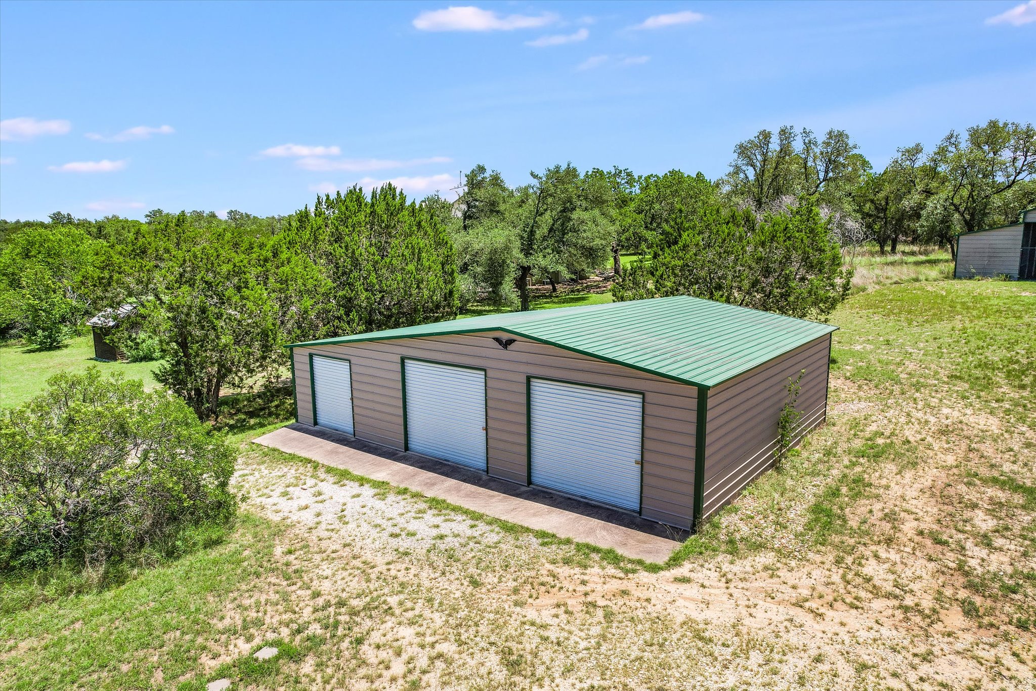 250 Hidden Oaks Road Wimberley, TX 78676 - Photo 31 of 40 a backyard of a house with lots of green space
