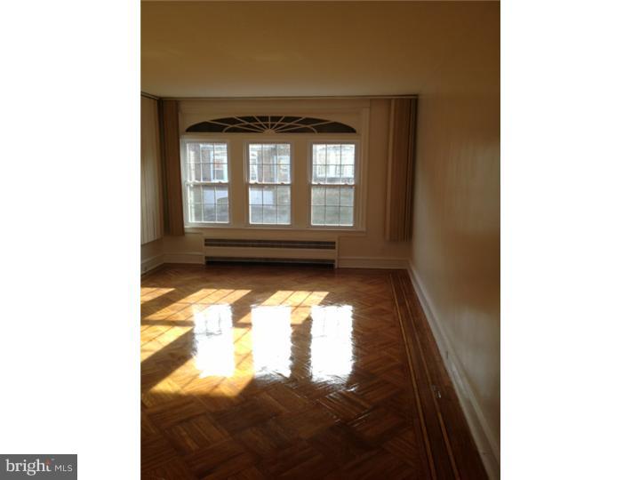 1837 Ashley Road Philadelphia, PA 19126 - Photo 5 of 23 Living Room