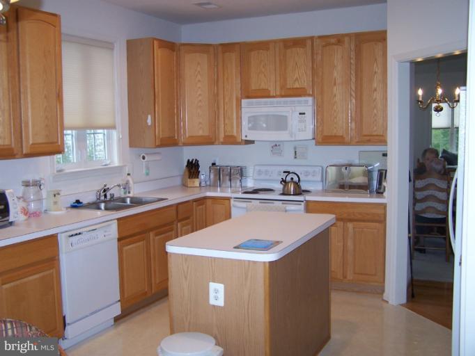 13530 Ryton Ridge Lane Gainesville, VA 20155 - Photo 12 of 22 Kitchen