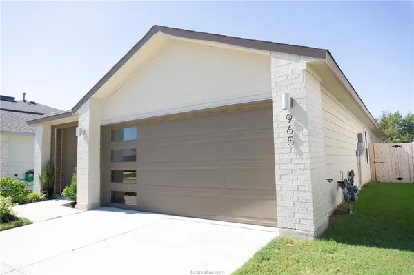 $2,200 | 965 Lady Bird Lane, College Station, TX 77845