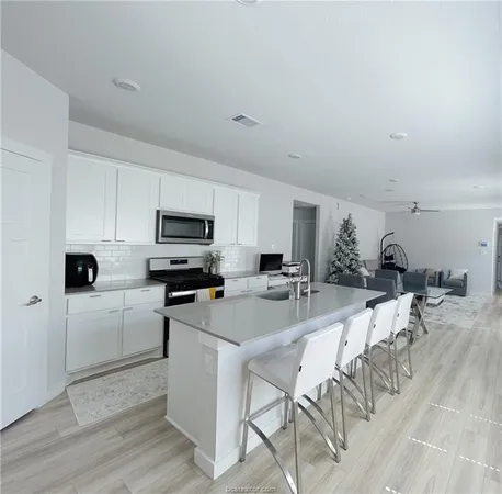 $2,200 | 965 Lady Bird Lane, College Station, TX 77845