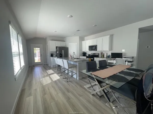 $2,200 | 965 Lady Bird Lane, College Station, TX 77845