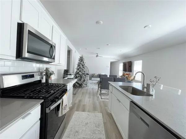 $2,200 | 965 Lady Bird Lane, College Station, TX 77845