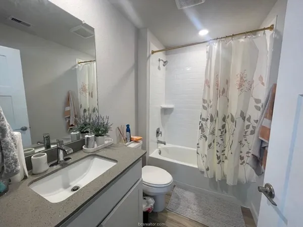 $2,200 | 965 Lady Bird Lane, College Station, TX 77845