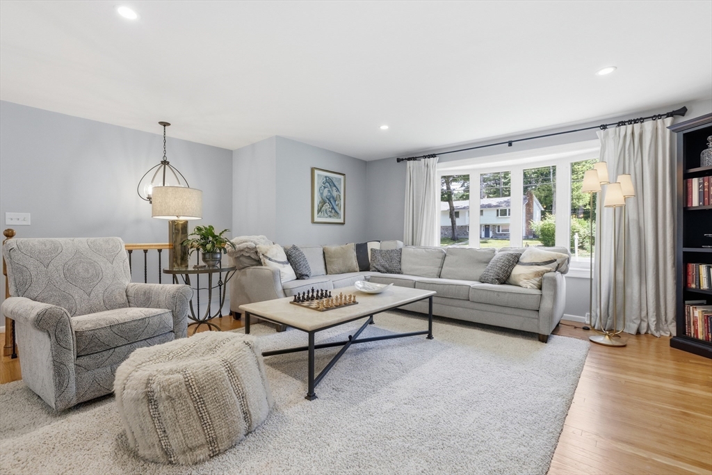 42 Ledgewood Road Framingham, MA 01701 - Photo 5 of 33