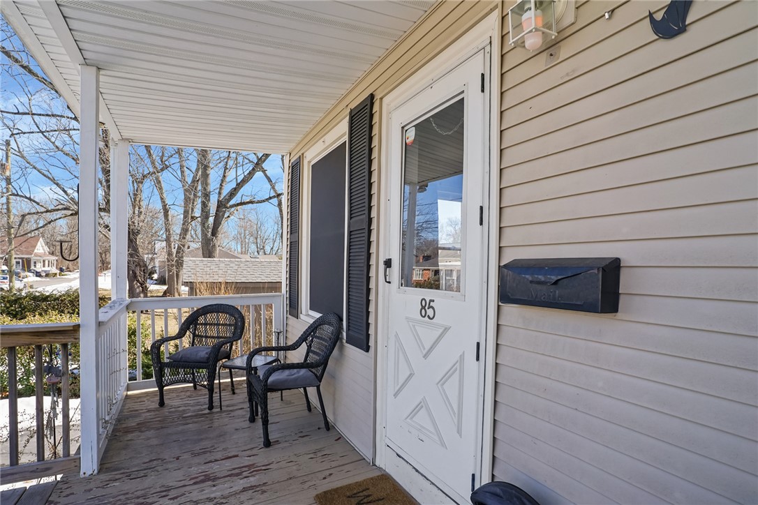 85 Vermont Street Cranston, RI 02920 - Photo 2 of 34