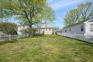 85 Vermont Street Cranston, RI 02920 - Photo 3 of 34