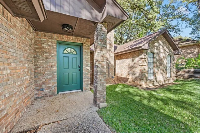 $350,000 | 6737 Inwood Drive, North Richland Hills, TX 76182