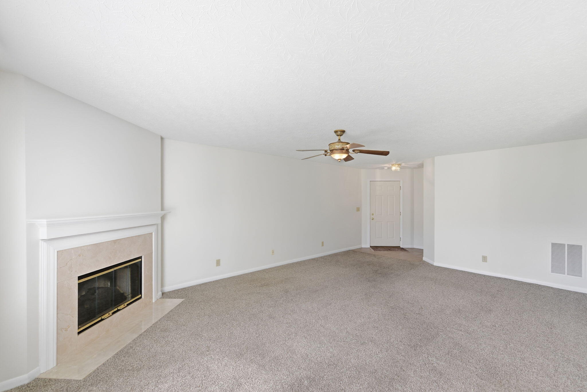 402 Napa Valley, Unit 203 Cold Spring, KY 41076 - Photo 4 of 33 LR view 3