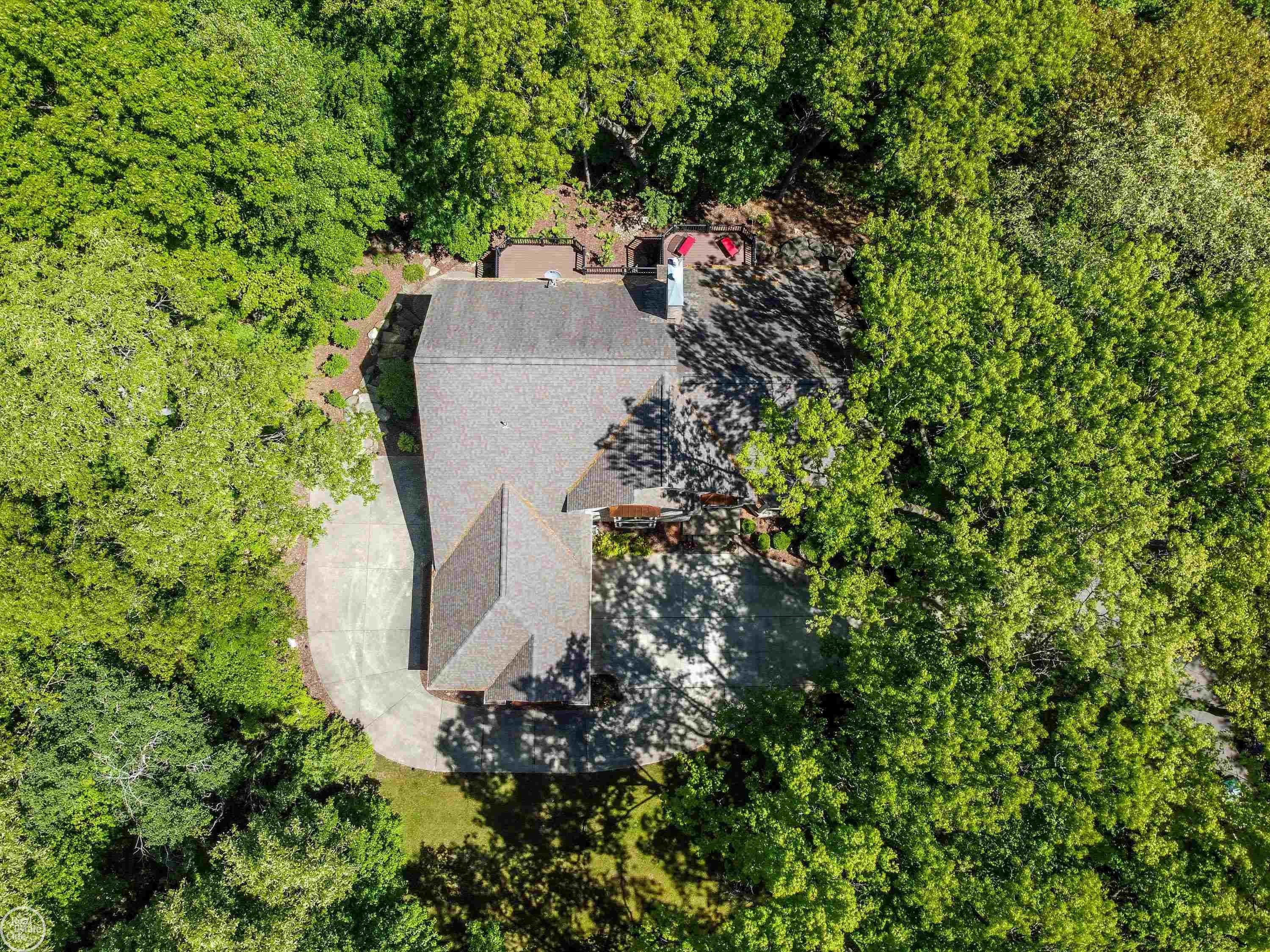 448 Mack Road Leonard, MI 48367 - Photo 4 of 73 50110470-3.JPG
