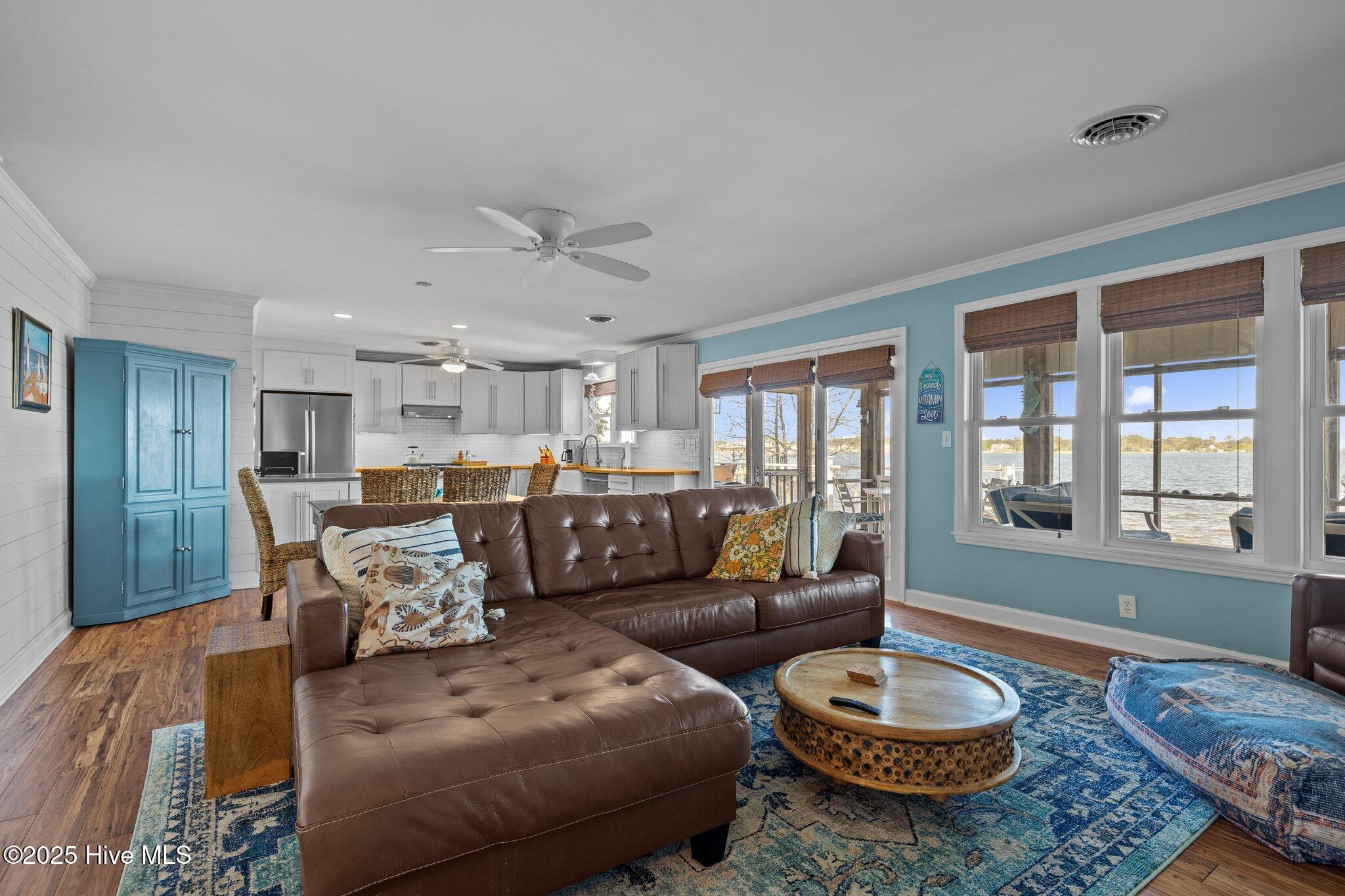 235 Creek Road Beaufort, NC 28516 - Photo 9 of 54 Great Room