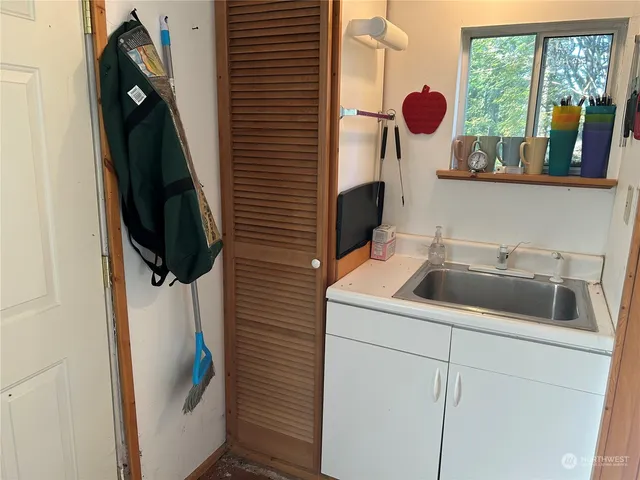 $99,900 | 809 West Herron Boulevard Northwest, Lakebay, WA 98349