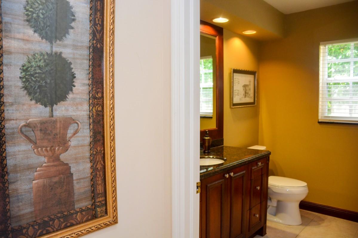 23222 L L'Ermitage Circle Boca Raton, FL 33433 - Photo 15 of 34 GUEST BATHROOM