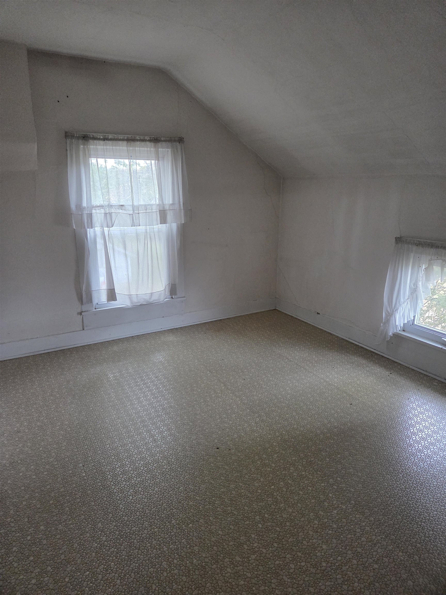 5910 North Unity Road Lena, IL 61048 - Photo 16 of 34 an empty room with a window