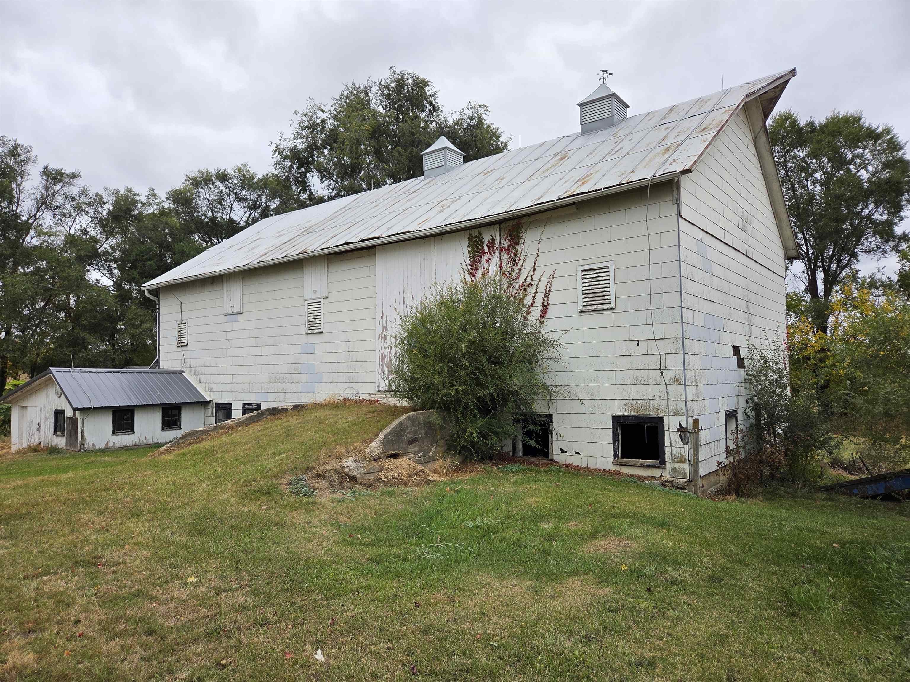 5910 North Unity Road Lena, IL 61048 - Photo 24 of 34 a backyard of a house with table and chairs