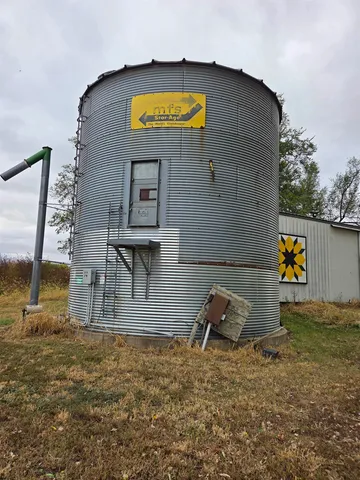 a view of a room with an empty space