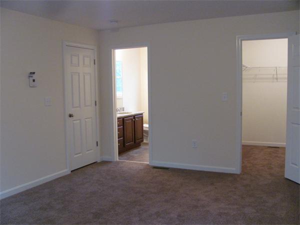 9 Glenwood Road Billerica, MA 01821 - Photo 5 of 8 Gallery Image 5