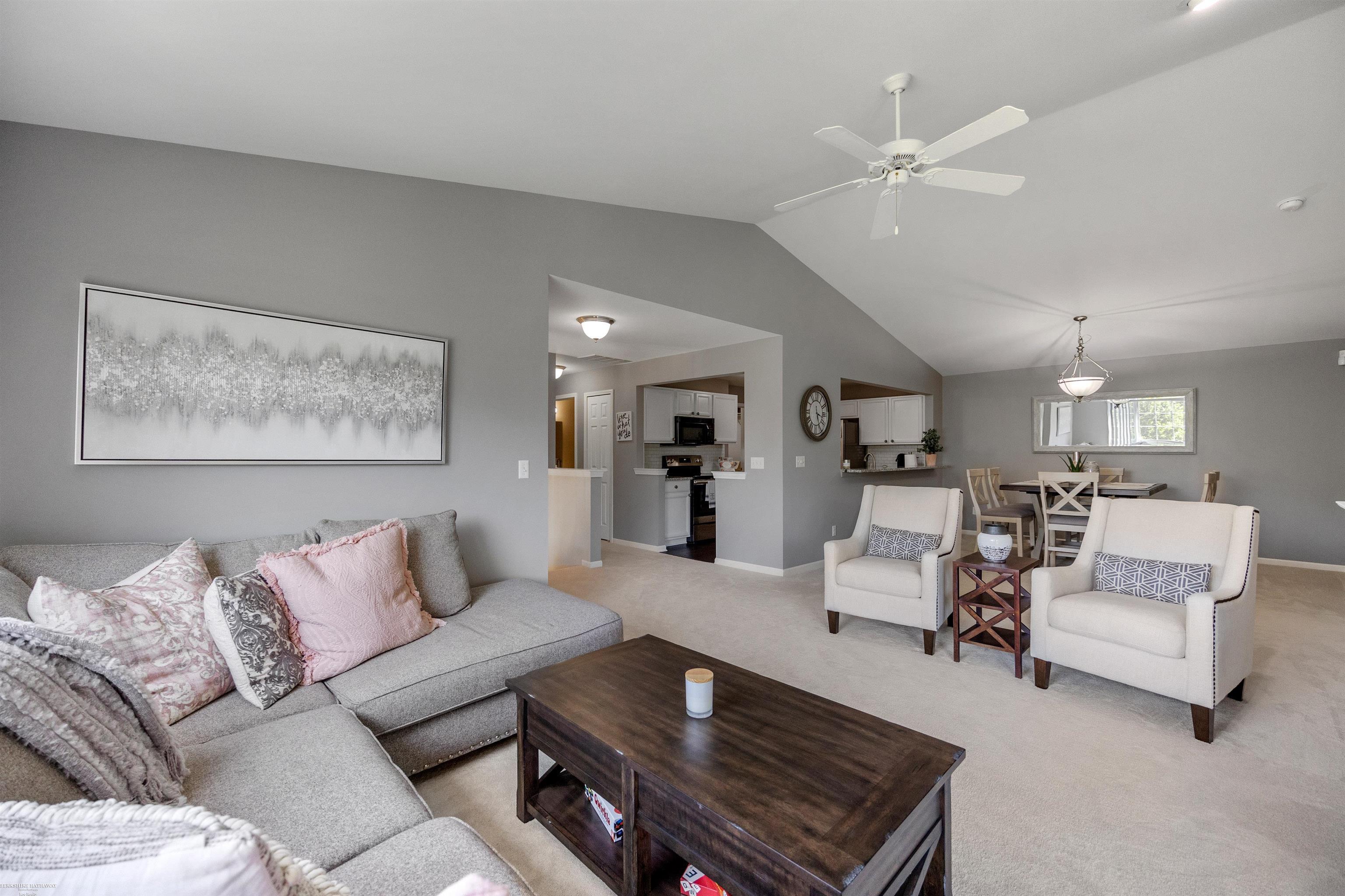 46069 Rhodes Drive Macomb, MI 48044 - Photo 6 of 27 50083688-5.JPG