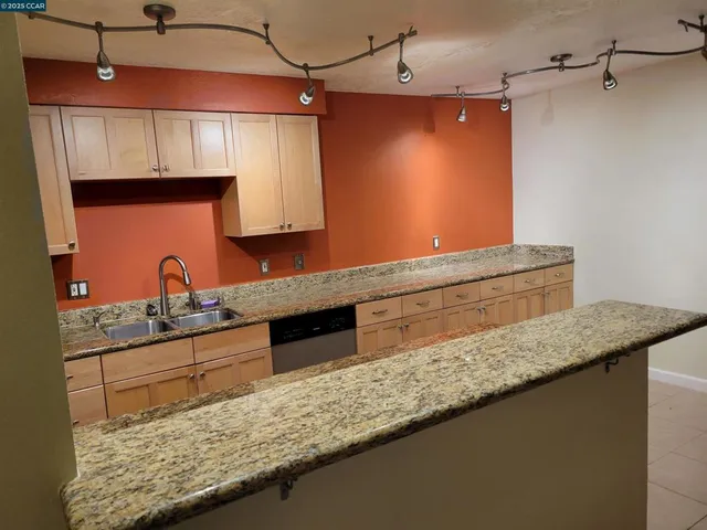 $2,100 | 590 El Dorado Avenue, Oakland, CA 94611