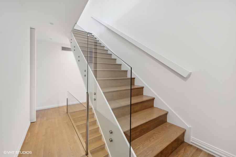 1011 North Dearborn Street Chicago, IL 60610 - Photo 15 of 33 a view of entryway with wooden floor