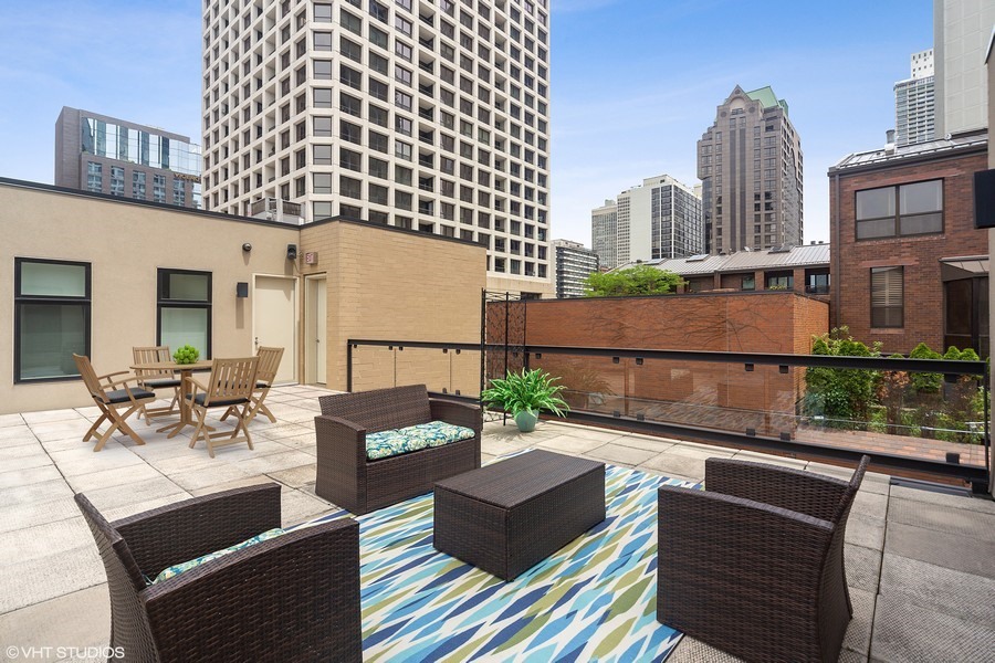 1011 North Dearborn Street Chicago, IL 60610 - Photo 28 of 33 a view of a balcony with chairs