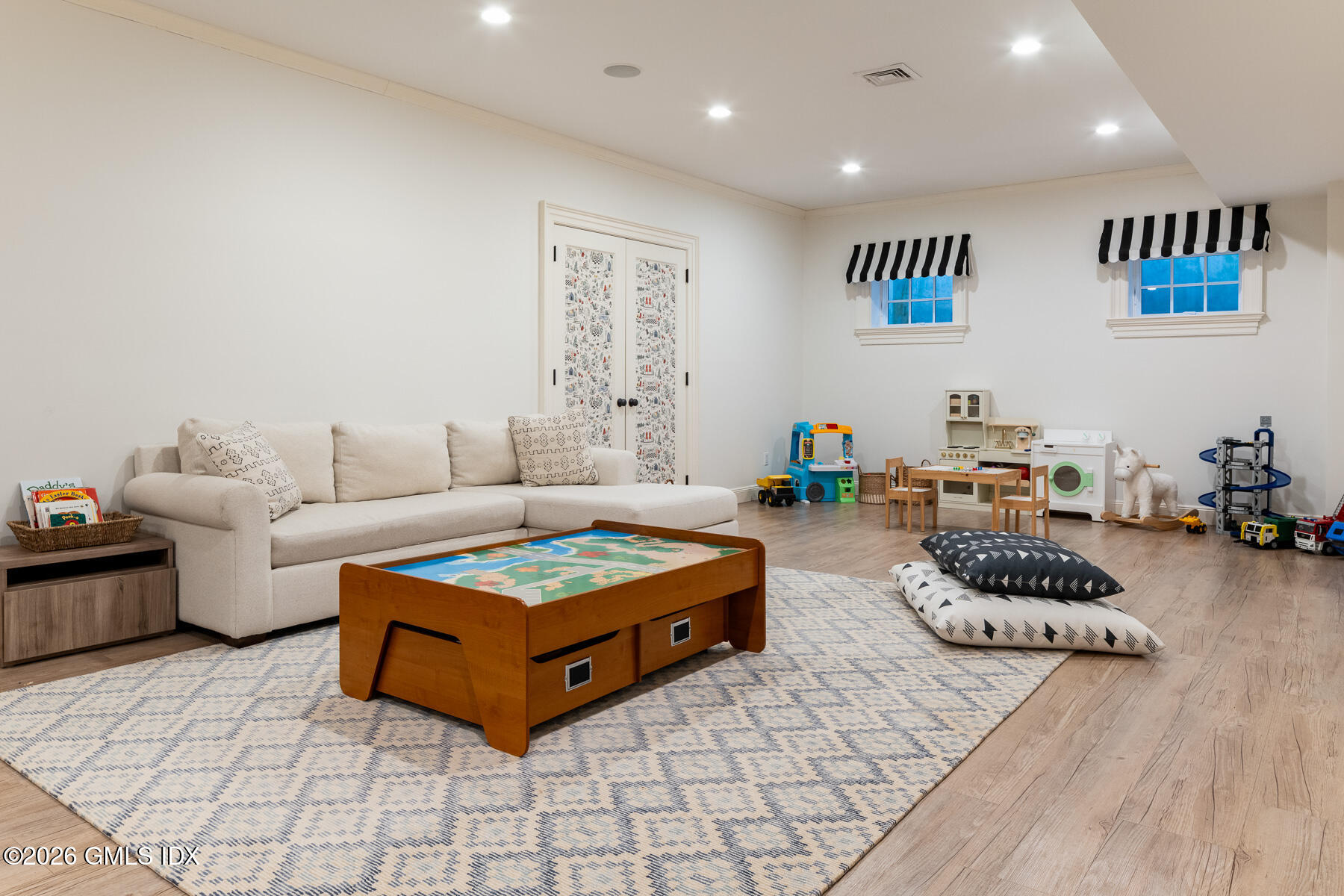 45 Willow Road Riverside, CT 06878 - Photo 23 of 35 a living room with furniture and a table