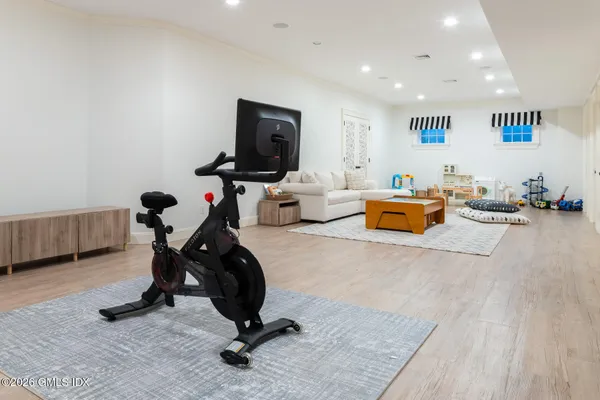 $6,550,000 | 45 Willow Road, Riverside, CT 06878