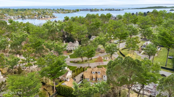 $6,550,000 | 45 Willow Road, Riverside, CT 06878